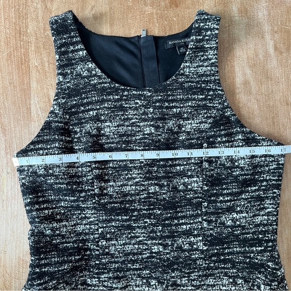 Black & white fit and flare Banana Republic midi dress, size 10 - Picture 10 of 13
